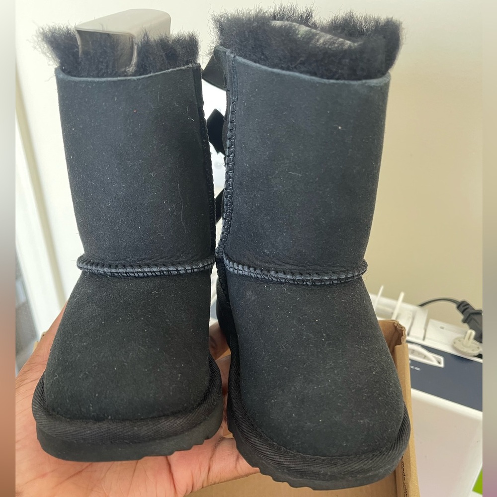 Brand New Kids UGG T BAILEY BOW ll
